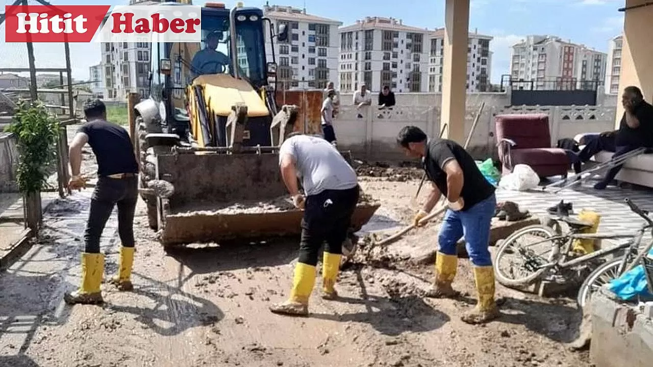 Alaca'da Sel Felaketi Sonrası Belediye Ekipleri Zararları Gidermek İçin Çalışıyor