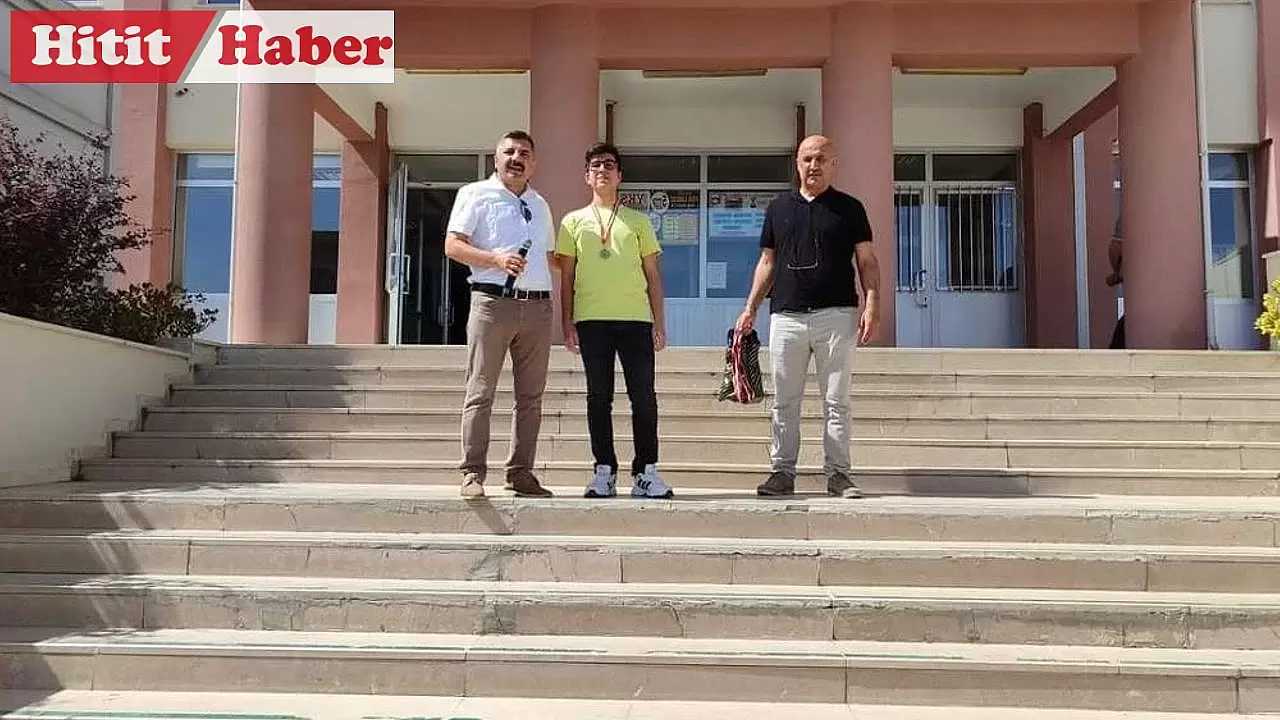 Sungurlu Fen Lisesi Öğrencisi Berkay Ahıska TYT ve AYT'de Çorum'da Başarı Gösterdi!