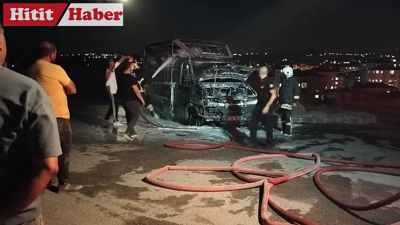 Çorum Sanayi Sitesi'nde Aracın Motoru Alev Aldı, Şans Eseri Can Kaybı Yaşanmadı