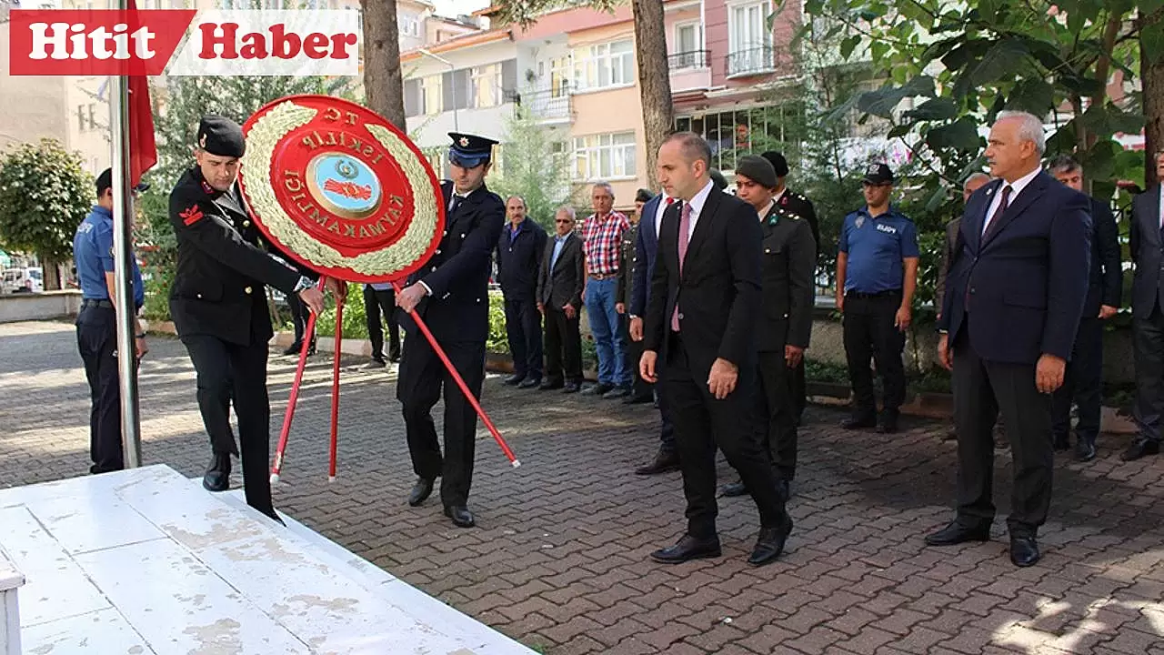 İskilip'te Gaziler Günü Kutlamaları: Çelenk Sunumu ve Şehit Ailelerine Yemek İkramı