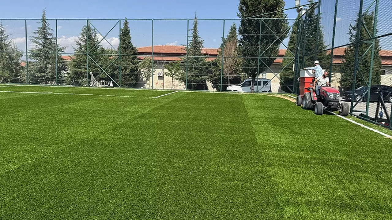 "Çorum'da Semt Sahalarına Yeni Soluk: Bayat Gediği Sahasında Yenileme Çalışmaları Başladı"