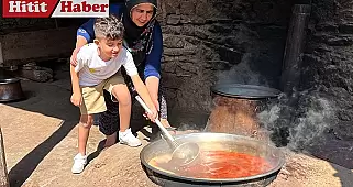 Ayağıbüyük Köyü'nde Geleneksel Yöntemlerle Üzüm Pekmezi Üretimi Hız Kazanıyor