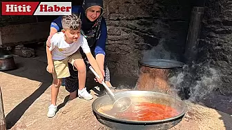 Ayağıbüyük Köyü'nde Geleneksel Yöntemlerle Üzüm Pekmezi Üretimi Hız Kazanıyor