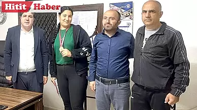 Laçin İlçe Milli Eğitim Müdürü, Türkiye üçüncüsü Elif Rana Bayat'ı ödüllendirdi.