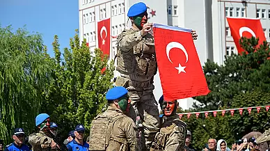 Çorum'da Komandoların Nefes Kesen Gösterisi Vali'yi Alkışlattı!