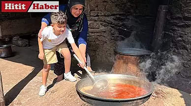 Ayağıbüyük Köyü'nde Geleneksel Yöntemlerle Üzüm Pekmezi Üretimi Hız Kazanıyor