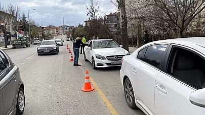 Çorum'da Şok Uygulamada 9 Aranan Şahıs Yakalandı, 28 Silah Ele Geçirildi!