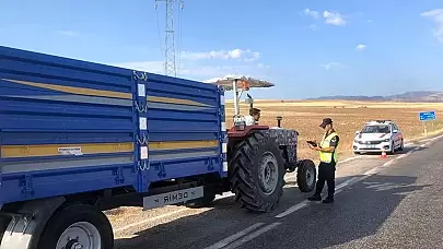 Çorum'da Traktör Denetimleri: 487 Araç Denetlendi, 8 Traktör Trafikten Men Edildi!