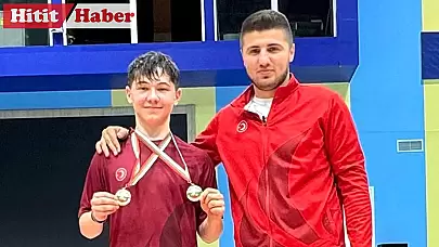 Milli Badmintoncu Mehmetcan Töremiş Bulgaristan'da İki Şampiyonluk Kazandı!