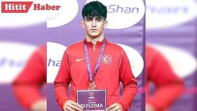 Çorum Belediyesporlu Fatih Aydın, U17 Dünya Güreş Şampiyonasında bronz madalya kazandı!