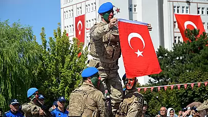 Çorum'da Komandoların Nefes Kesen Gösterisi Vali'yi Alkışlattı!