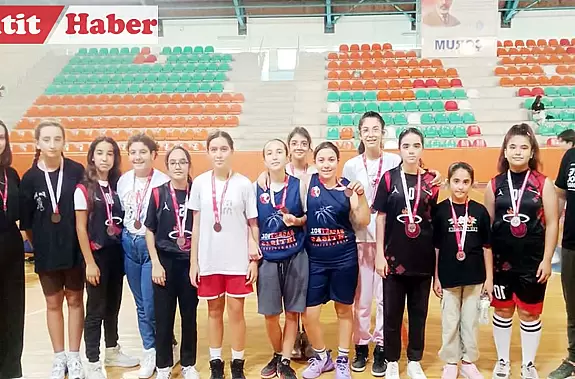 Çorum'da Gerçekleşen 3x3 Sokak Basketbol Turnuvasında Minik Sporcuların Gösterisi!