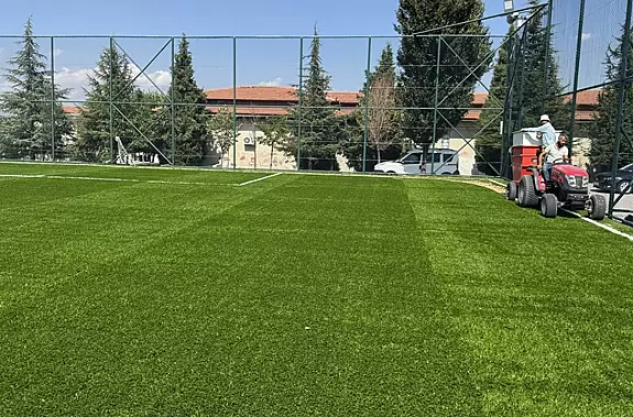 "Çorum'da Semt Sahalarına Yeni Soluk: Bayat Gediği Sahasında Yenileme Çalışmaları Başladı"