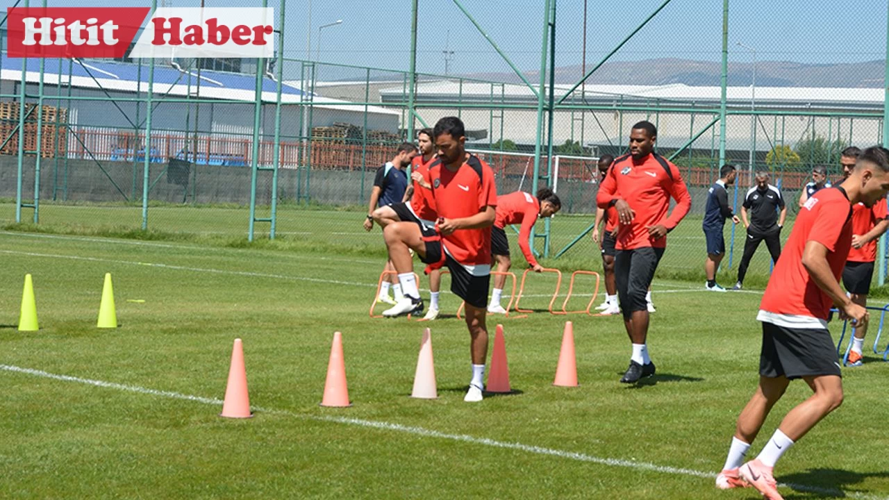 Ahlatcı Çorum FK, yeni sezon hazırlıklarını çift antrenmanla sürdürdü!