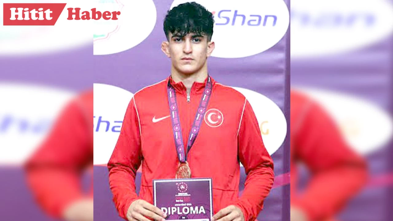 Çorum Belediyesporlu Fatih Aydın, U17 Dünya Güreş Şampiyonasında bronz madalya kazandı!