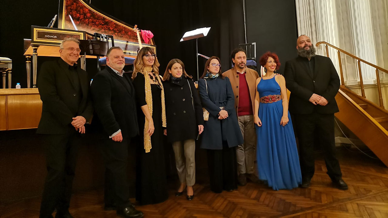 İtalyan Kültür Merkezi 2022’ye Arianna Ensemble’nin icra ettiği Güney İtalya Ezgileri ile veda etti.