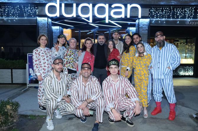 Duqqan Sahne’de çılgın pijama party’si
